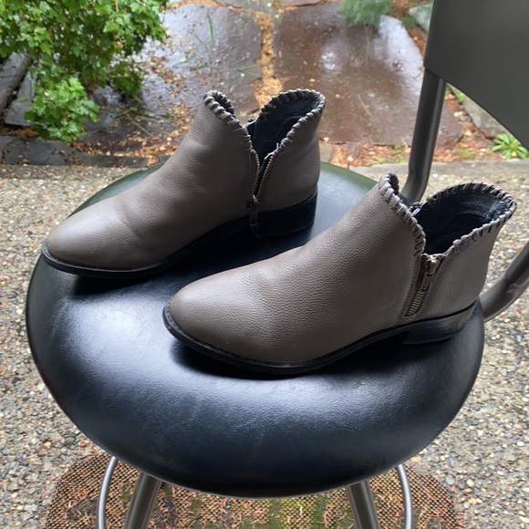 Boots - Picture 2 of 7